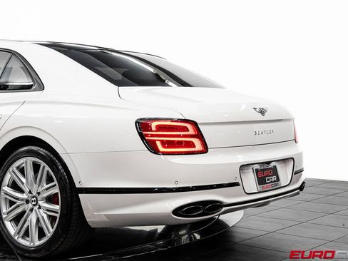 Used 2023 Bentley Flying Spur V8 image 15