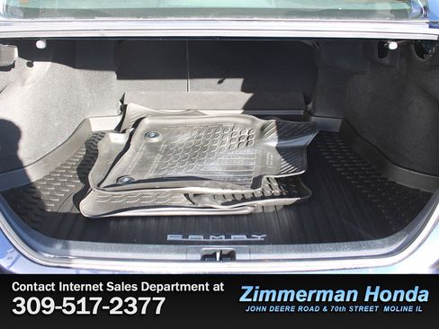 Used 2021 Toyota Camry SE w/ Convenience Package image 6