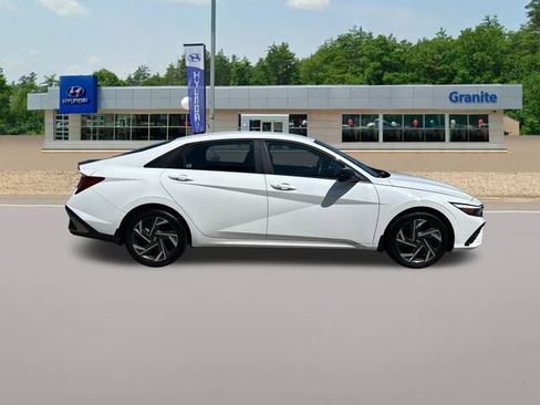 Used 2025 Hyundai Elantra SEL FWD image 6