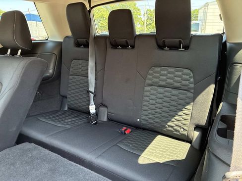 Used 2022 Nissan Pathfinder SV FWD image 16