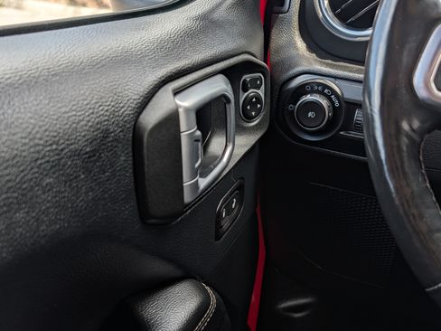 Used 2018 Jeep Wrangler Unlimited Sahara AWD/4WD image 23