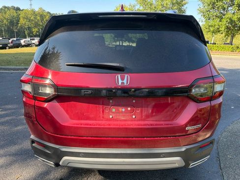 Used 2023 Honda Pilot Touring image 6