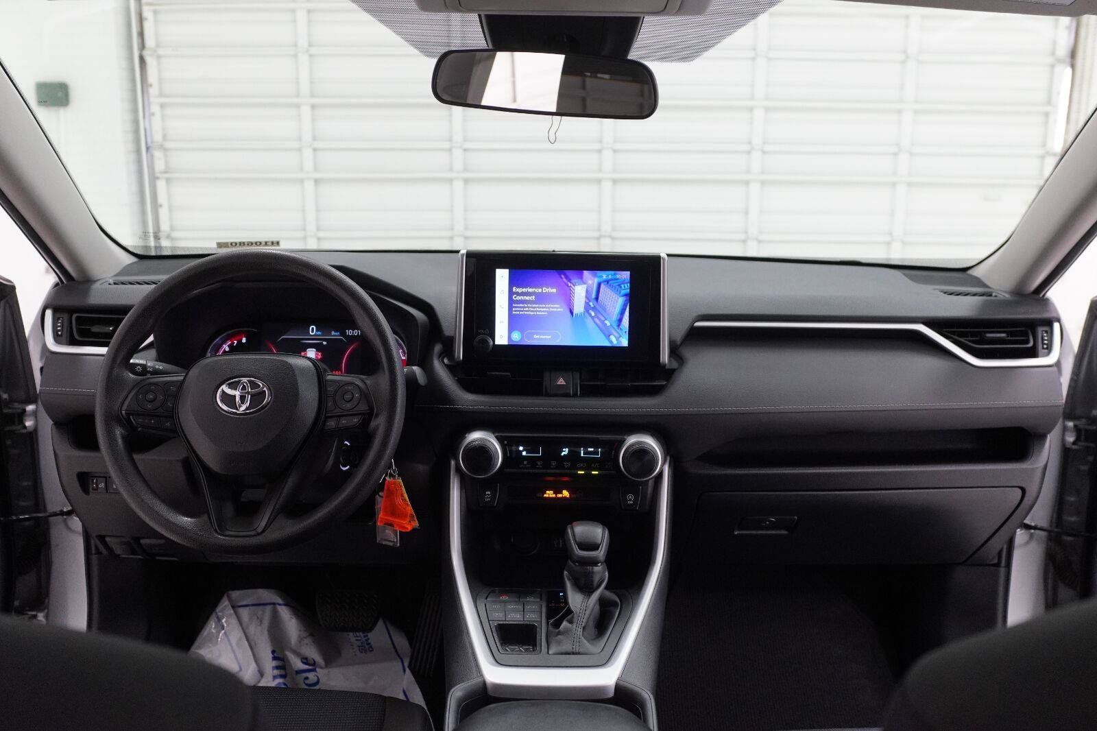 Used 2025 Toyota RAV4 LE AWD/4WD image 28