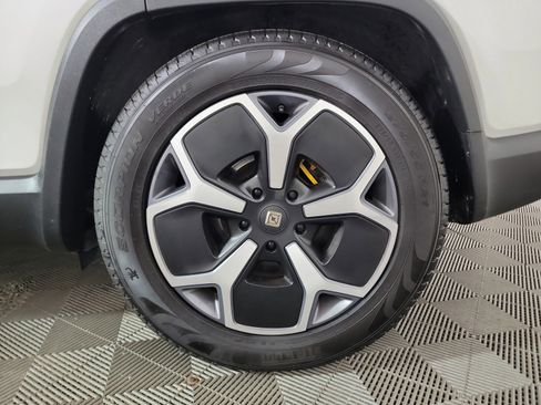 Used 2024 Rivian R1S Adventure AWD/4WD image 10