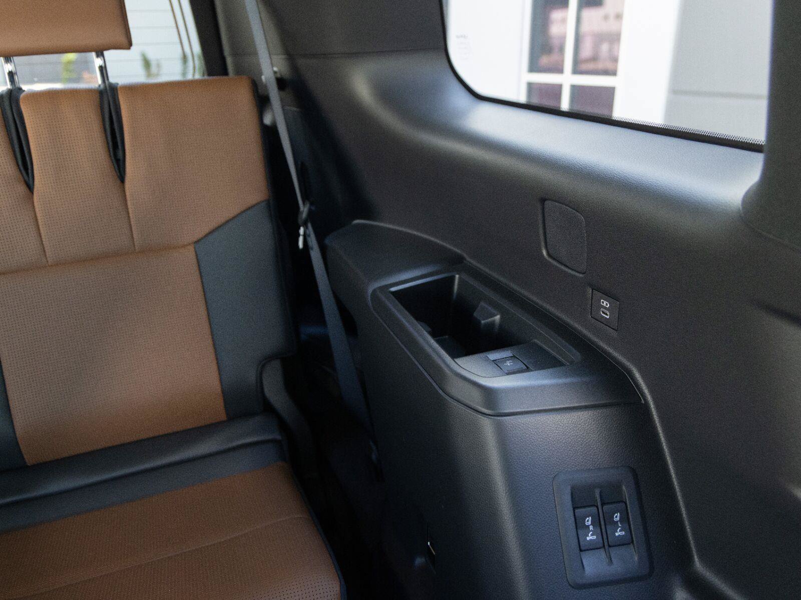 Used 2025 Lexus GX 550 w/ Accessory Package (2T) AWD/4WD image 36
