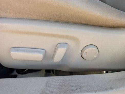 Used 2013 Toyota Camry XLE w/ Leather Pkg image 22