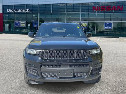 Used 2024 Jeep Grand Cherokee L Laredo image 2