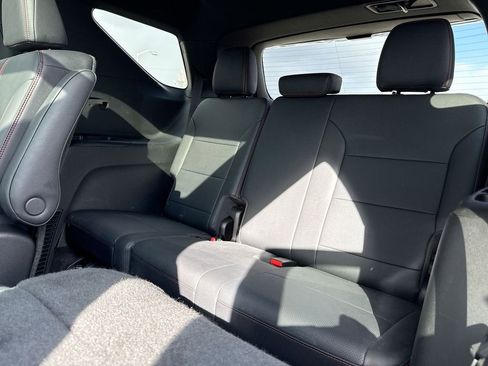 Used 2024 Chevrolet Traverse RS image 24