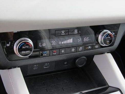 Used 2023 Mitsubishi Outlander SEL image 18