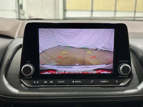 Used 2023 Nissan Rogue SV image 22