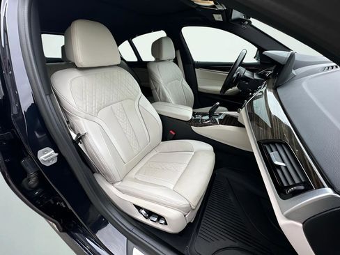 Used 2023 BMW 540i w/ Executive Package image 37