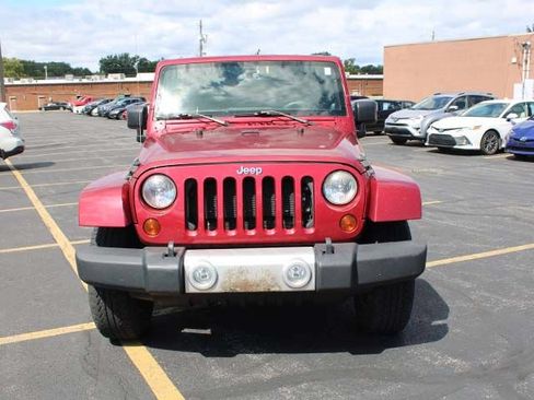 Used 2013 Jeep Wrangler Unlimited Sahara w/ Connectivity Group AWD/4WD image 3