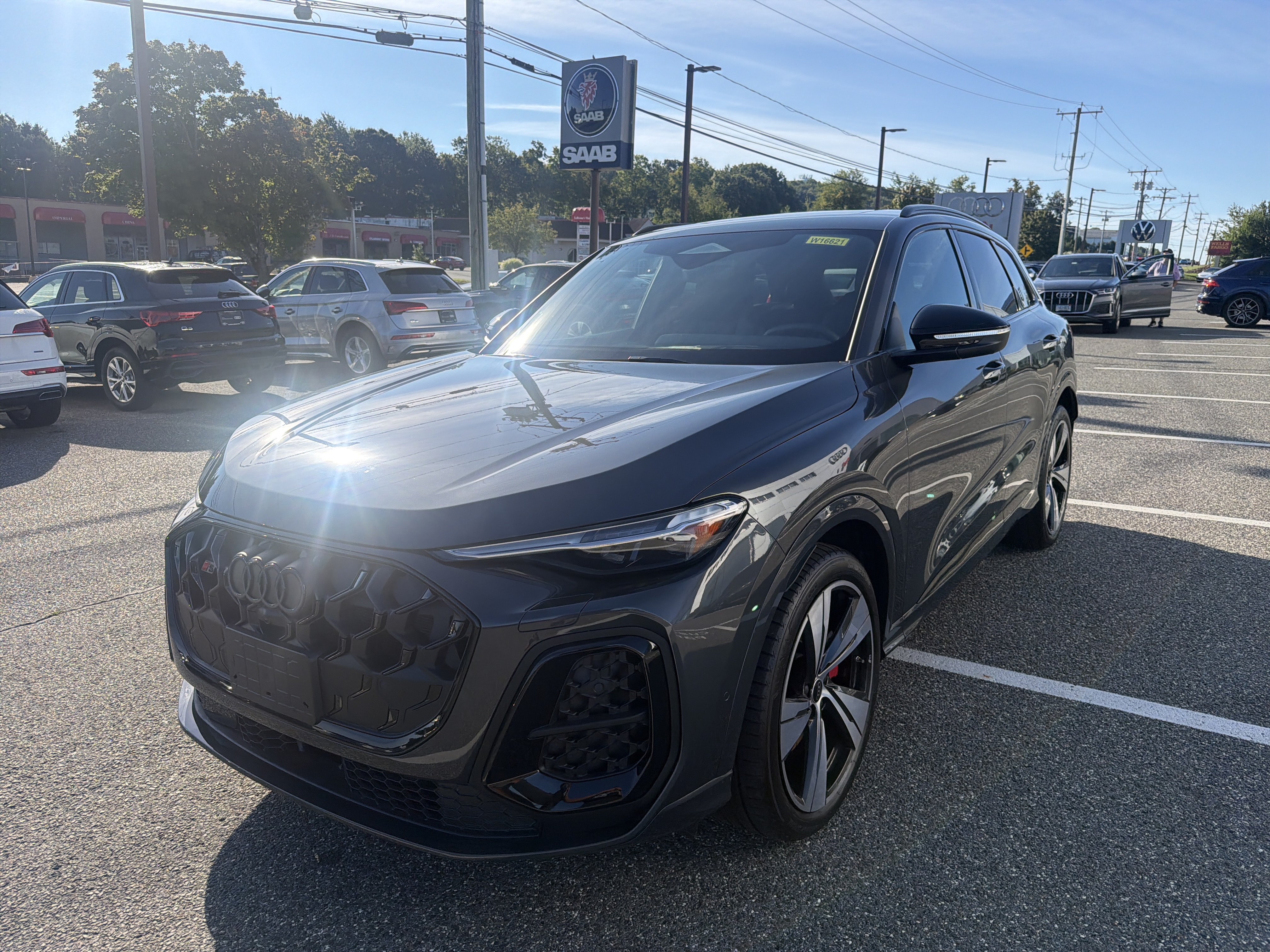 Certified 2025 Audi SQ5 Premium Plus w/ Premium Plus Package AWD/4WD image 2