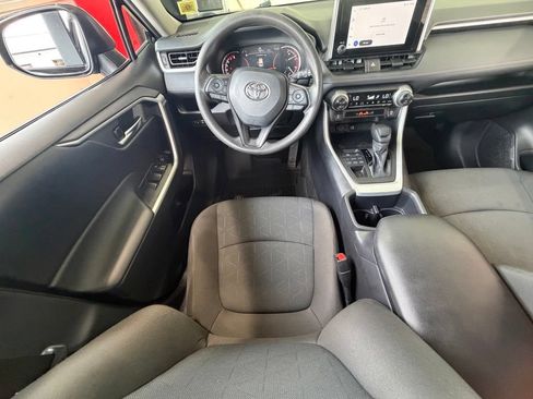 Used 2025 Toyota RAV4 XLE AWD/4WD image 10
