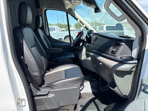 New 2026 Ford Transit 250 148 Medium Roof RWD image 7