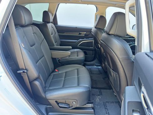 Used 2025 Kia Telluride EX w/ EX Captain's Chair Package AWD/4WD image 39
