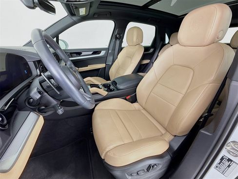 Certified 2025 Porsche Cayenne image 5