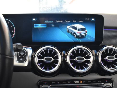 Used 2021 Mercedes-Benz GLB 250 4MATIC w/ Premium Package image 32