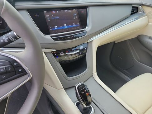 Used 2017 Cadillac XT5 Premium Luxury FWD image 28