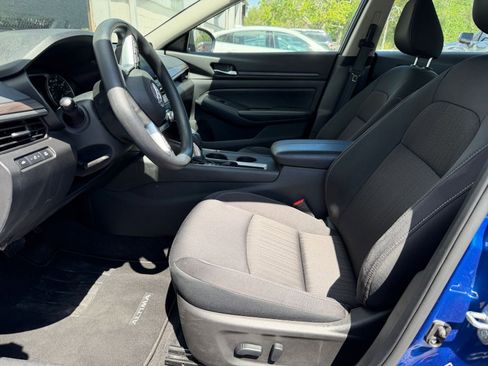 Used 2025 Nissan Altima 2.5 SV image 27