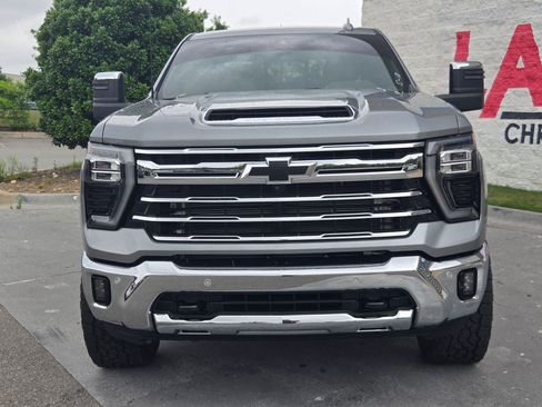 Used 2024 Chevrolet Silverado 2500 LTZ w/ LTZ Convenience Package AWD/4WD image 2