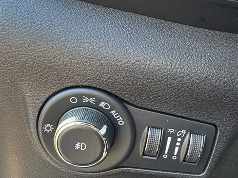 Used 2022 Jeep Compass Latitude image 12