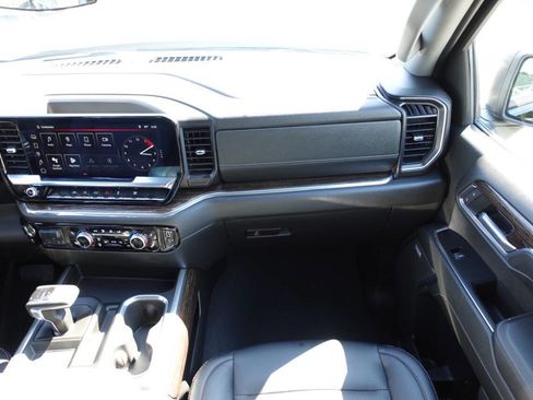 Used 2024 GMC Sierra 1500 Elevation image 32