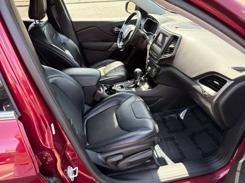 Used 2019 Jeep Cherokee Latitude Plus w/ Comfort/Convenience Group AWD/4WD image 49
