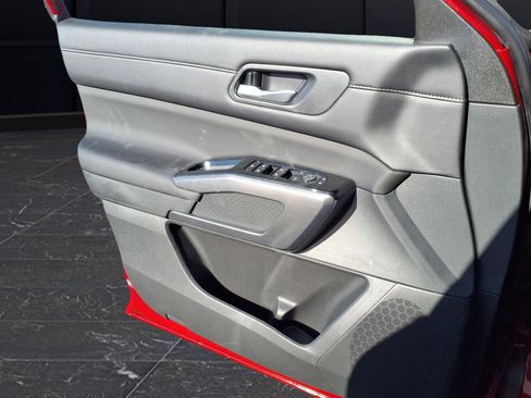 New 2026 Nissan Pathfinder SL image 25