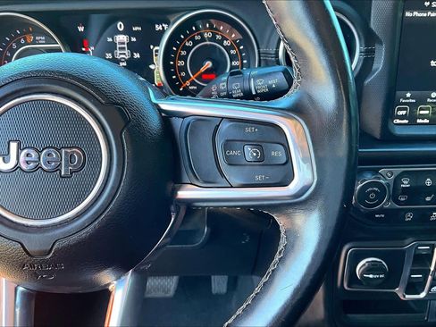 Used 2020 Jeep Wrangler Unlimited Sahara AWD/4WD image 27