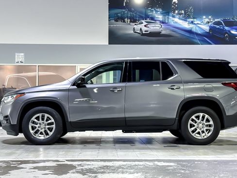 Used 2020 Chevrolet Traverse LS image 2