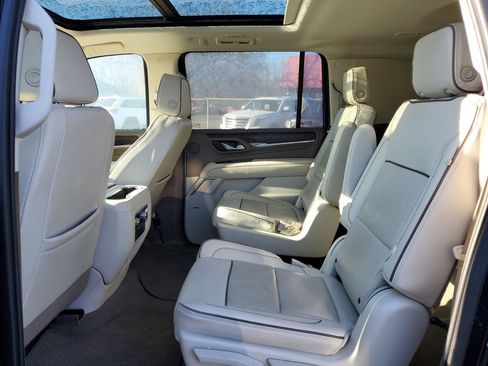 Used 2023 GMC Yukon XL Denali image 31