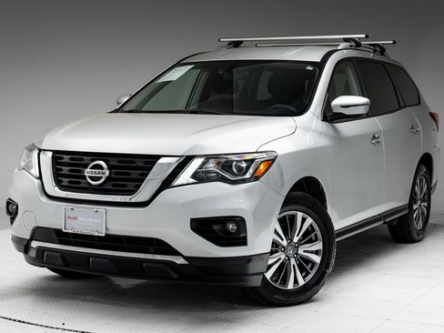 Used 2019 Nissan Pathfinder SV AWD/4WD image 1