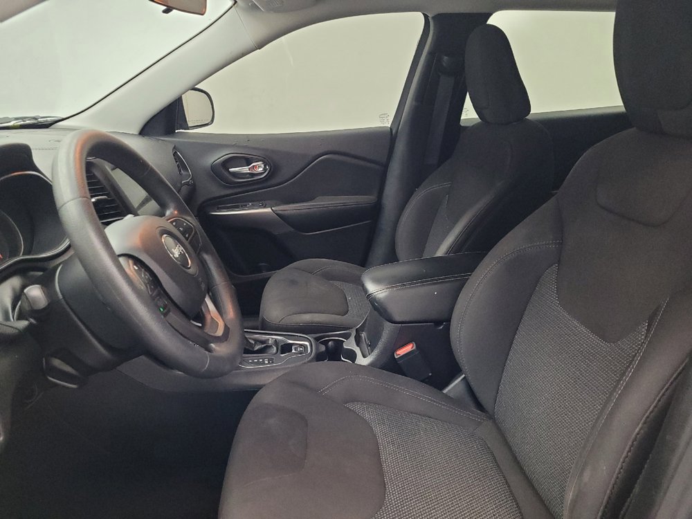 Used 2019 Jeep Cherokee Latitude w/ Popular Appearance Group FWD image 17