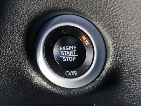 Used 2022 Chrysler Pacifica Limited w/ S Appearance Package image 14