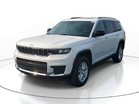 Used 2023 Jeep Grand Cherokee L Laredo w/ Luxury Tech Group I AWD/4WD image 2