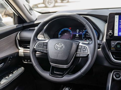 Certified 2024 Toyota Grand Highlander FWD image 16