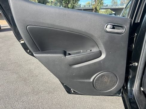 Used 2014 MAZDA MAZDA2 Sport FWD image 20