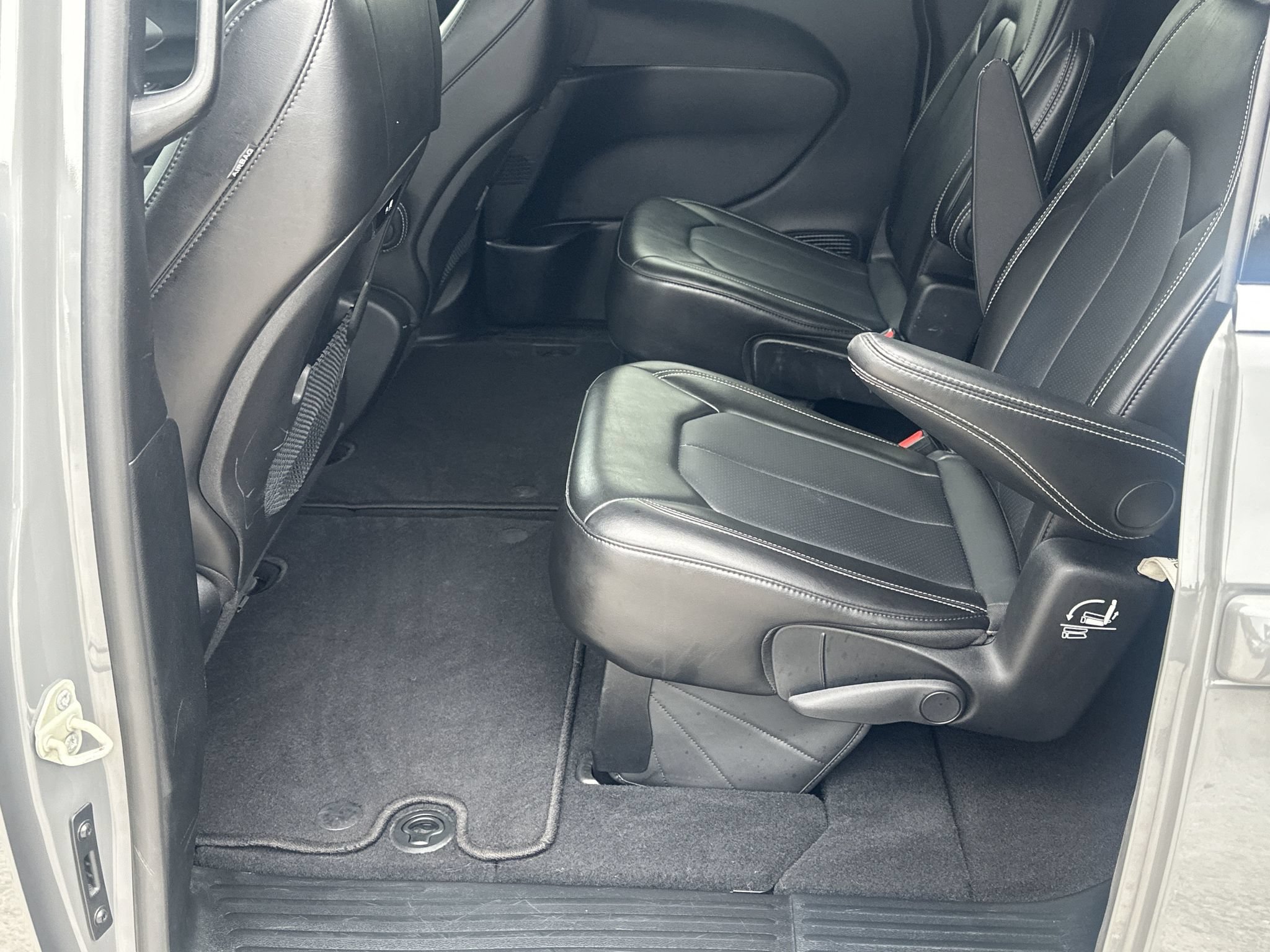 Used 2025 Chrysler Pacifica Select FWD image 19