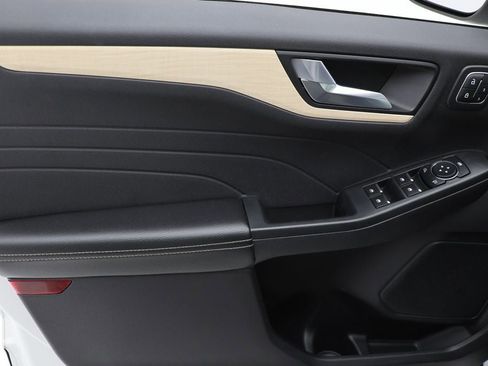 Used 2022 Ford Escape Titanium w/ Titanium Elite Package image 10