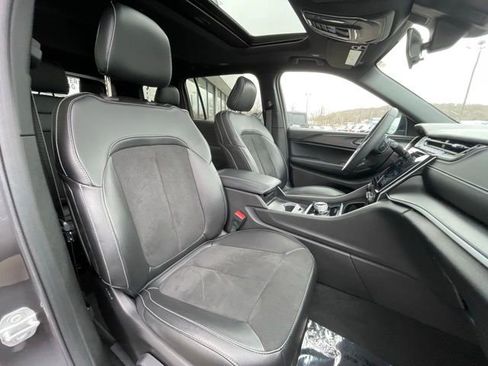Used 2025 Jeep Grand Cherokee L Altitude AWD/4WD image 32