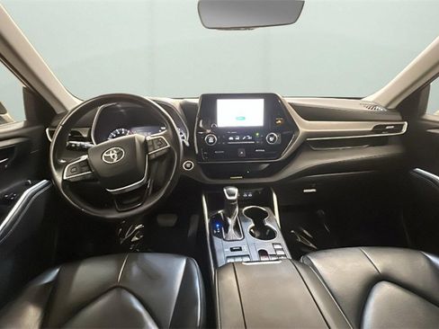 Used 2024 Toyota Highlander XLE image 9
