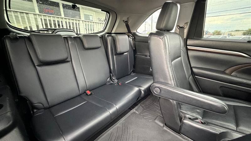 Used 2015 Toyota Highlander Limited Platinum AWD/4WD image 39