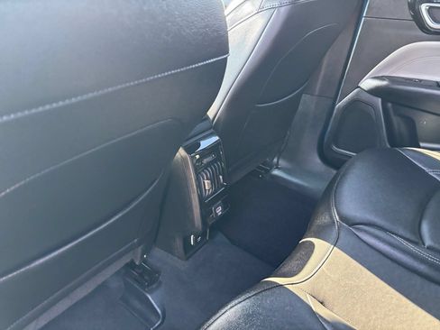 Used 2025 Jeep Compass Limited AWD/4WD image 19
