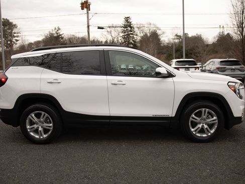 Used 2023 GMC Terrain SLE w/ Driver Convenience Package image 25