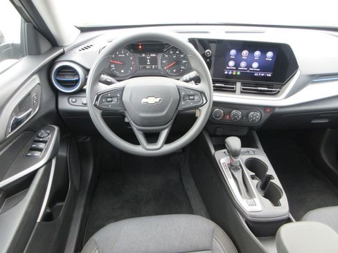 Used 2024 Chevrolet Trax LS w/ LS Convenience Package image 14