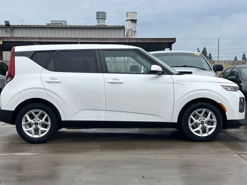 Used 2022 Kia Soul LX w/ Technology Package image 9