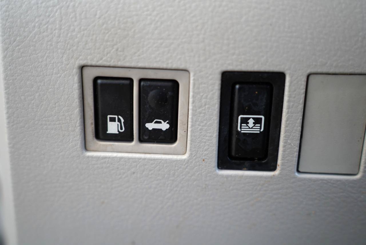 Used 2012 Toyota Avalon Limited FWD image 22