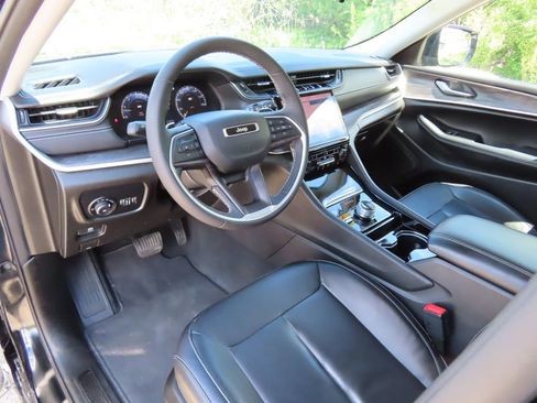 Certified 2023 Jeep Grand Cherokee Limited AWD/4WD image 22