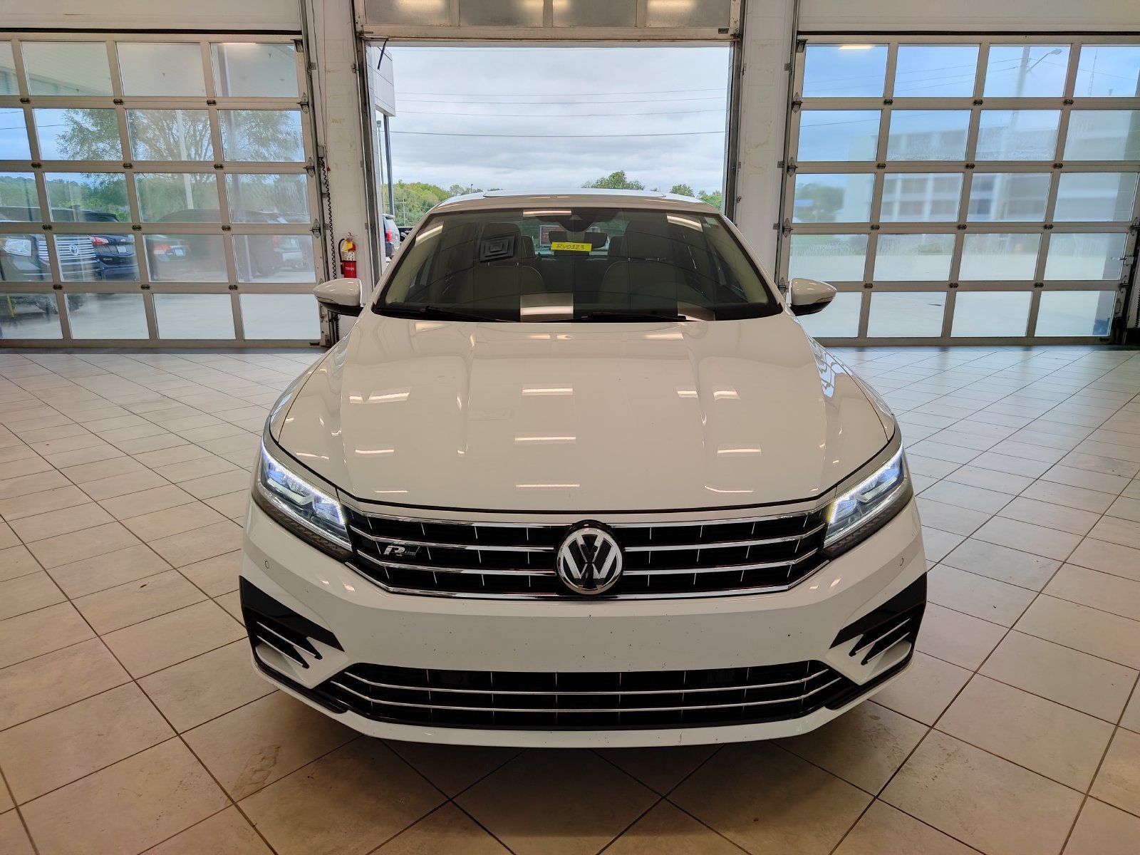 Used 2019 Volkswagen Passat 2.0T SE R-Line FWD image 8